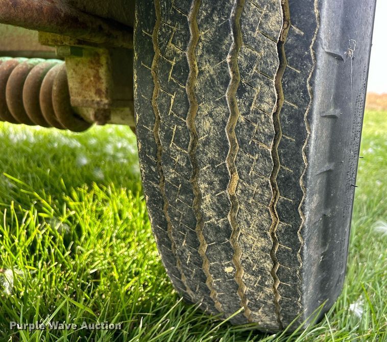 image for item DQ1039 Bowie Aero Mulcher  square bale processor