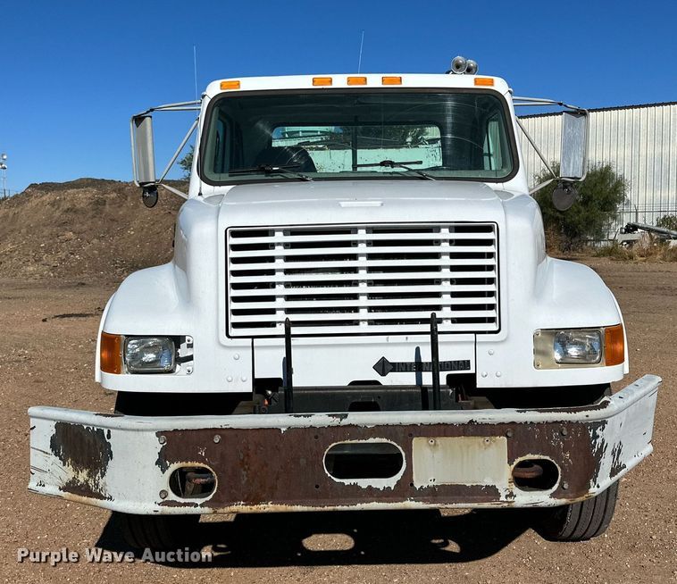 image for item DQ1495 2000 International 4700  pothole patcher truck