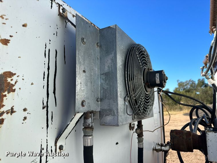 image for item DQ1495 2000 International 4700  pothole patcher truck