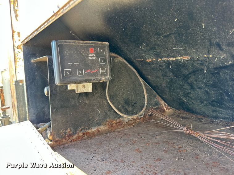 image for item DQ1495 2000 International 4700  pothole patcher truck