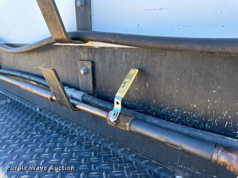 image for item DQ1495 2000 International 4700  pothole patcher truck