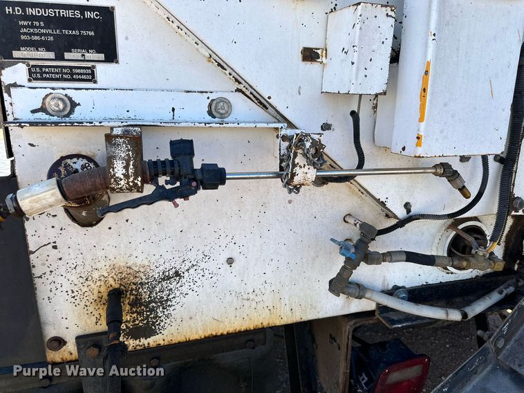 image for item DQ1495 2000 International 4700  pothole patcher truck