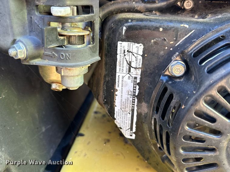 image for item DQ1495 2000 International 4700  pothole patcher truck