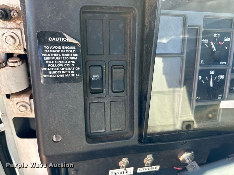 image for item DQ1495 2000 International 4700  pothole patcher truck