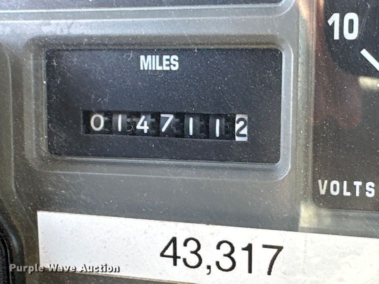 image for item DQ1495 2000 International 4700  pothole patcher truck