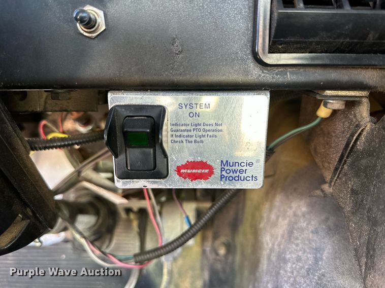 image for item DQ1495 2000 International 4700  pothole patcher truck