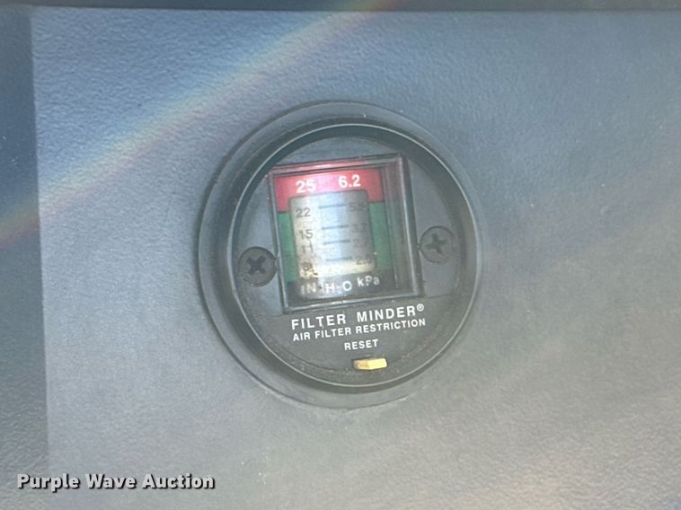 image for item DQ1495 2000 International 4700  pothole patcher truck