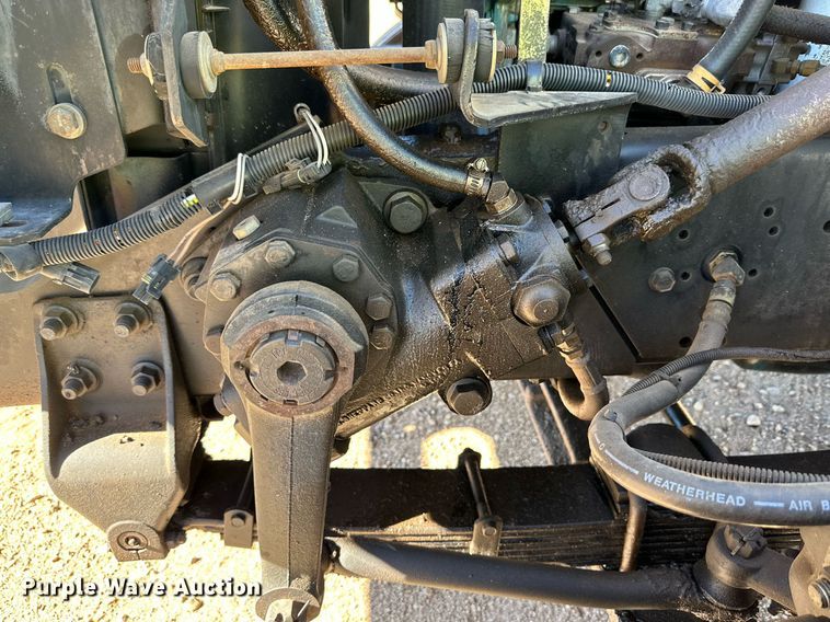 image for item DQ1495 2000 International 4700  pothole patcher truck