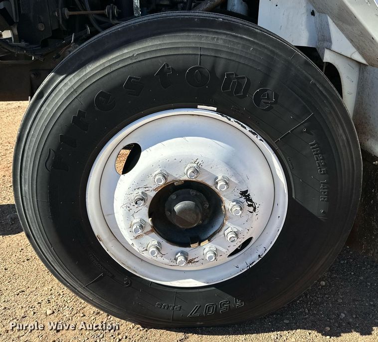 image for item DQ1495 2000 International 4700  pothole patcher truck