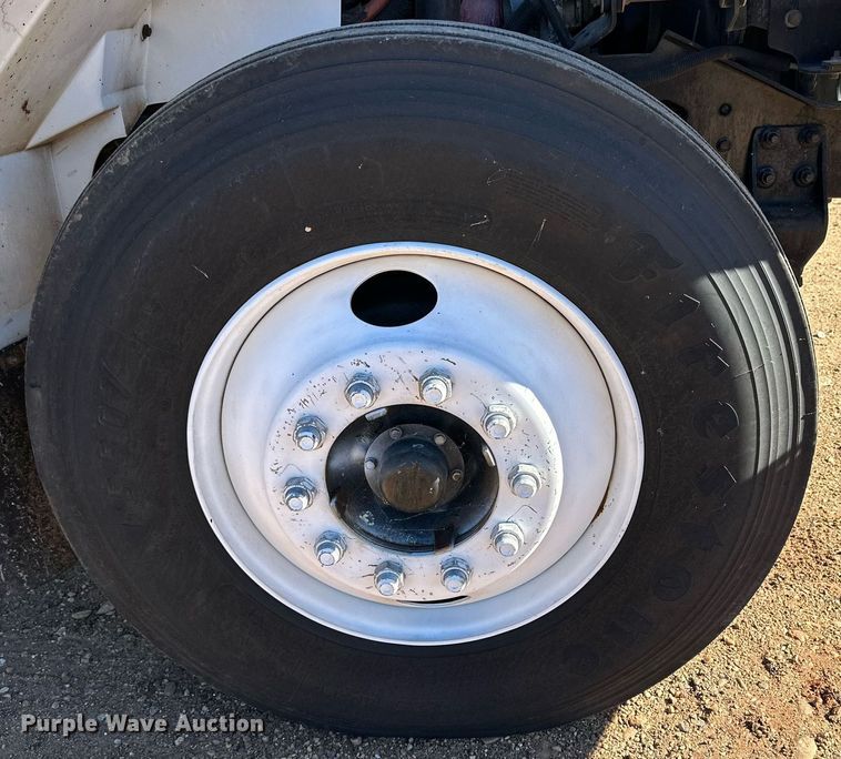 image for item DQ1495 2000 International 4700  pothole patcher truck