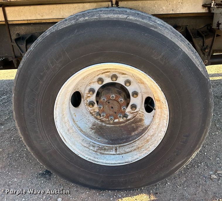 image for item DQ1495 2000 International 4700  pothole patcher truck