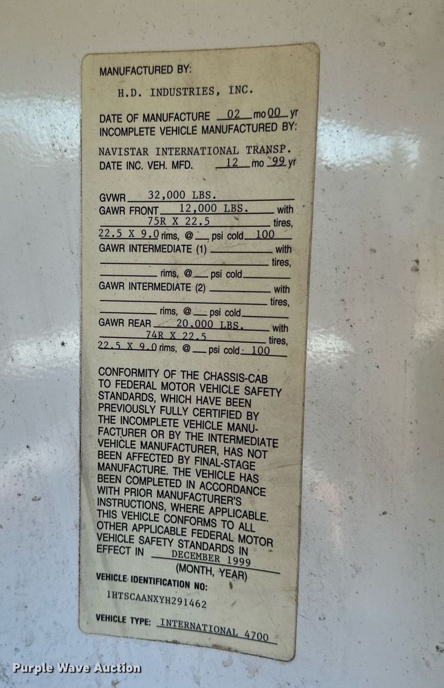 image for item DQ1495 2000 International 4700  pothole patcher truck