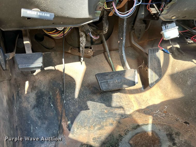 image for item DQ1500 1986 Chevrolet D3P brush fire truck