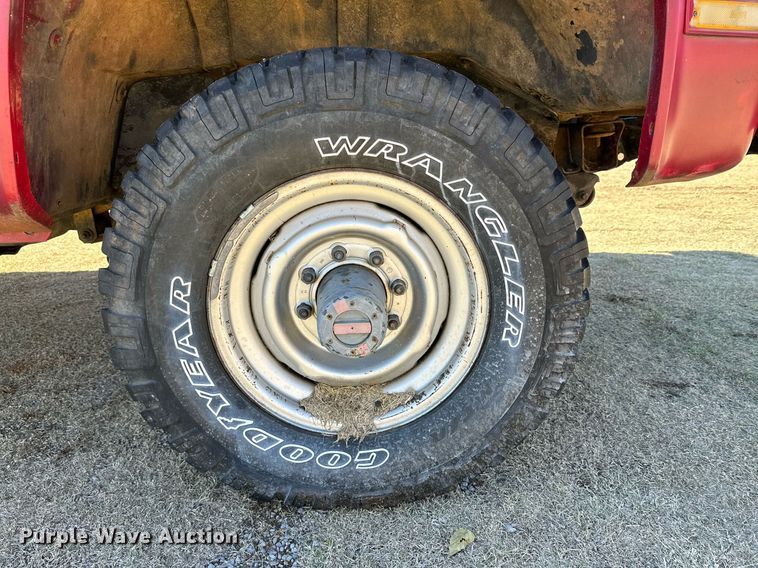 image for item DQ1500 1986 Chevrolet D3P brush fire truck