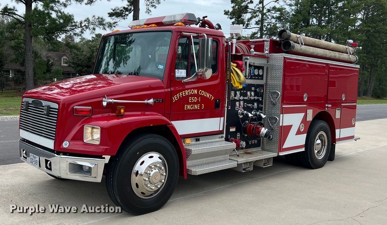 image for item DQ2221 2001 Freightliner FL70  pumper fire truck