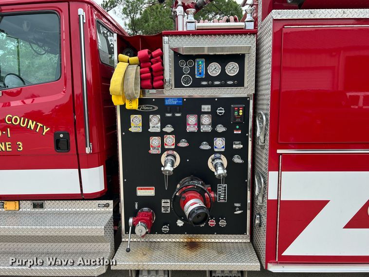 image for item DQ2221 2001 Freightliner FL70  pumper fire truck