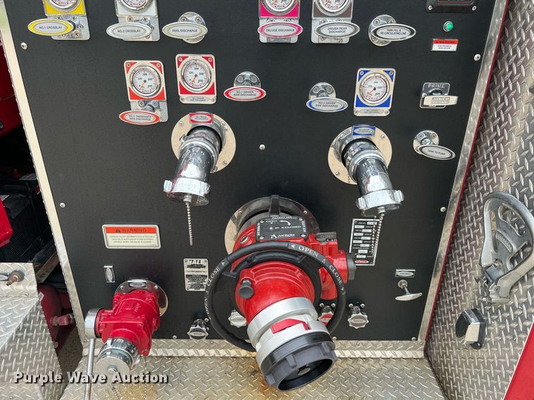 image for item DQ2221 2001 Freightliner FL70  pumper fire truck