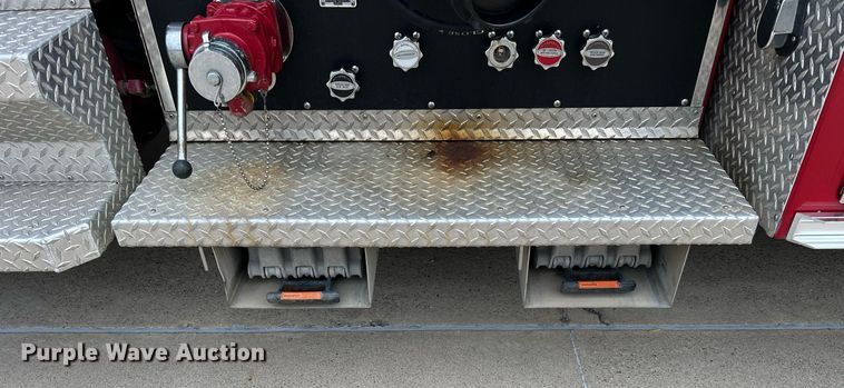 image for item DQ2221 2001 Freightliner FL70  pumper fire truck