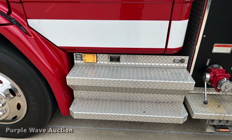 image for item DQ2221 2001 Freightliner FL70  pumper fire truck