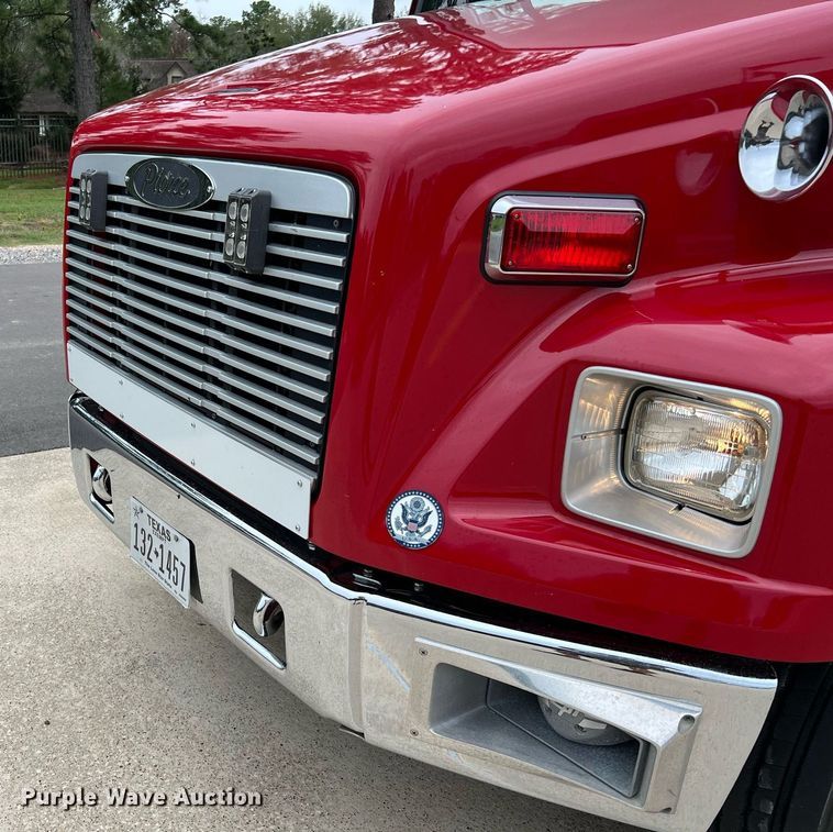 image for item DQ2221 2001 Freightliner FL70  pumper fire truck