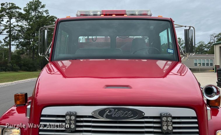 image for item DQ2221 2001 Freightliner FL70  pumper fire truck
