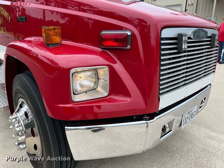 image for item DQ2221 2001 Freightliner FL70  pumper fire truck