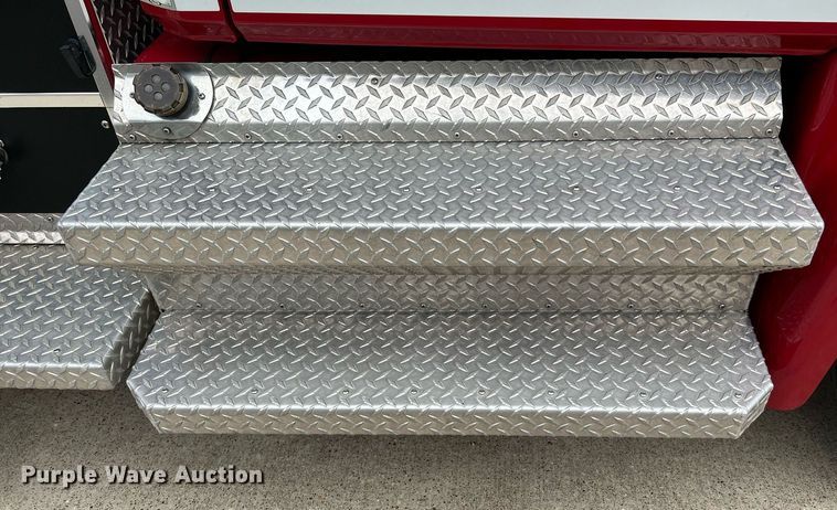 image for item DQ2221 2001 Freightliner FL70  pumper fire truck
