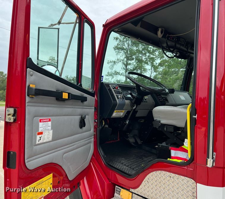 image for item DQ2221 2001 Freightliner FL70  pumper fire truck