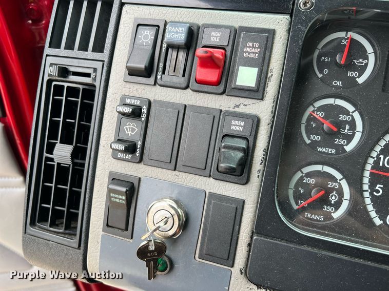 image for item DQ2221 2001 Freightliner FL70  pumper fire truck