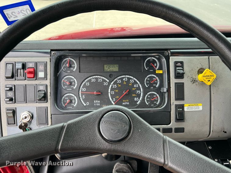 image for item DQ2221 2001 Freightliner FL70  pumper fire truck