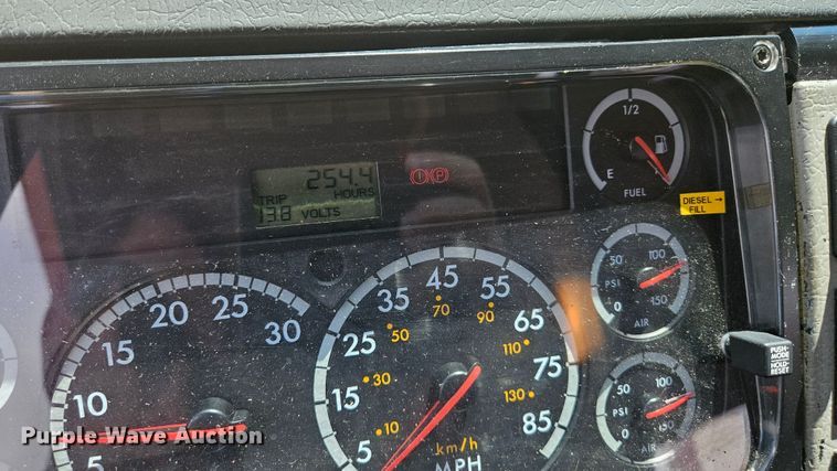 image for item DQ2221 2001 Freightliner FL70  pumper fire truck