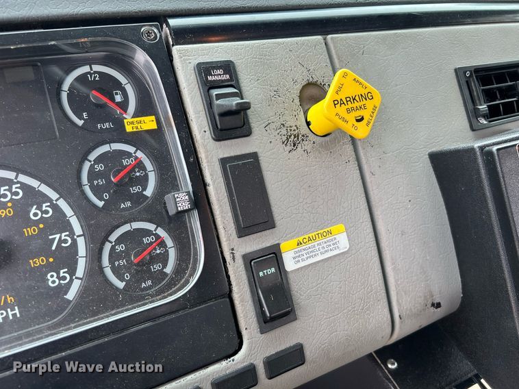 image for item DQ2221 2001 Freightliner FL70  pumper fire truck