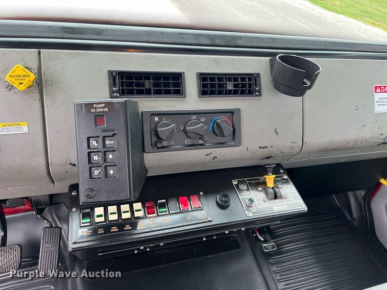 image for item DQ2221 2001 Freightliner FL70  pumper fire truck