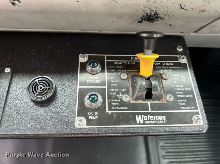 image for item DQ2221 2001 Freightliner FL70  pumper fire truck