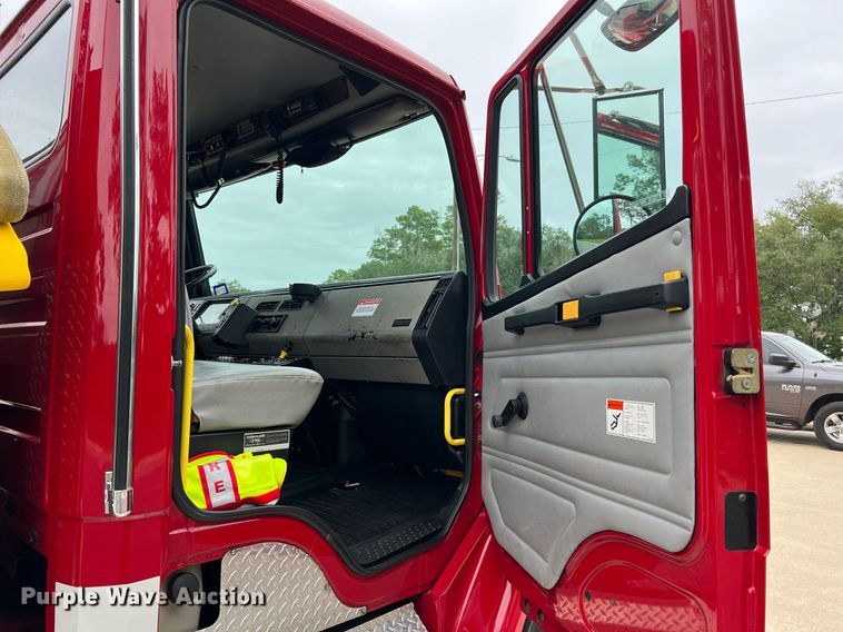 image for item DQ2221 2001 Freightliner FL70  pumper fire truck