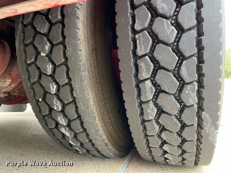 image for item DQ2221 2001 Freightliner FL70  pumper fire truck