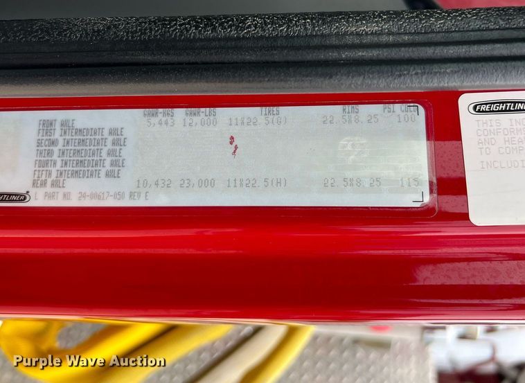 image for item DQ2221 2001 Freightliner FL70  pumper fire truck