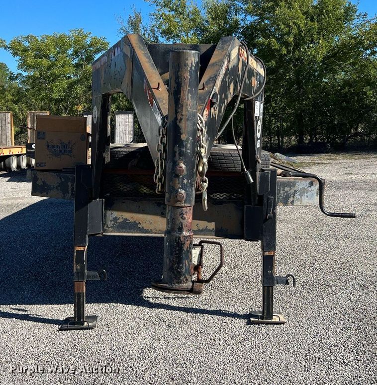 image for item DQ2246 1990 Gooseneck  equipment trailer