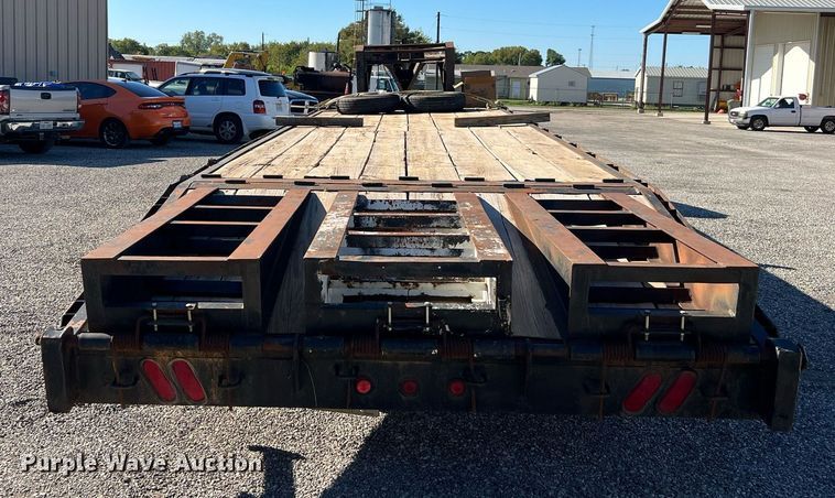 image for item DQ2246 1990 Gooseneck  equipment trailer