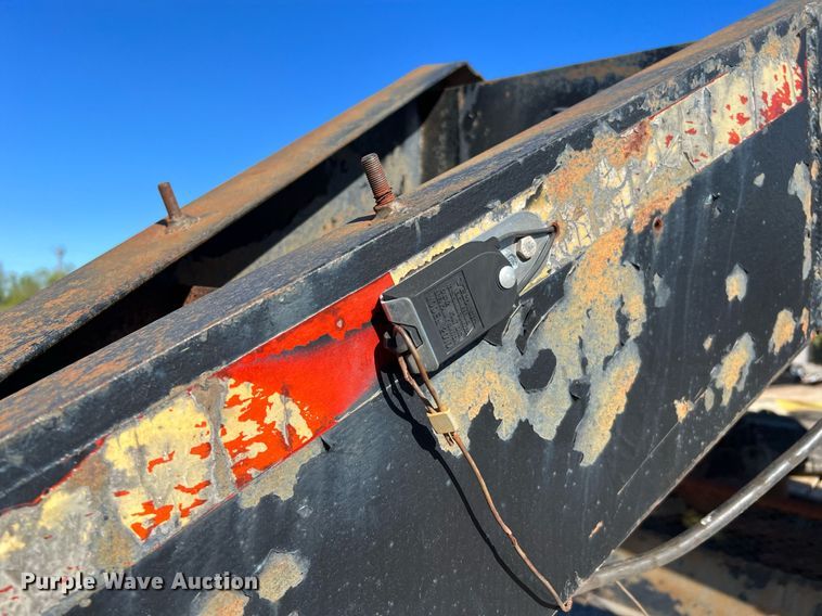 image for item DQ2246 1990 Gooseneck  equipment trailer