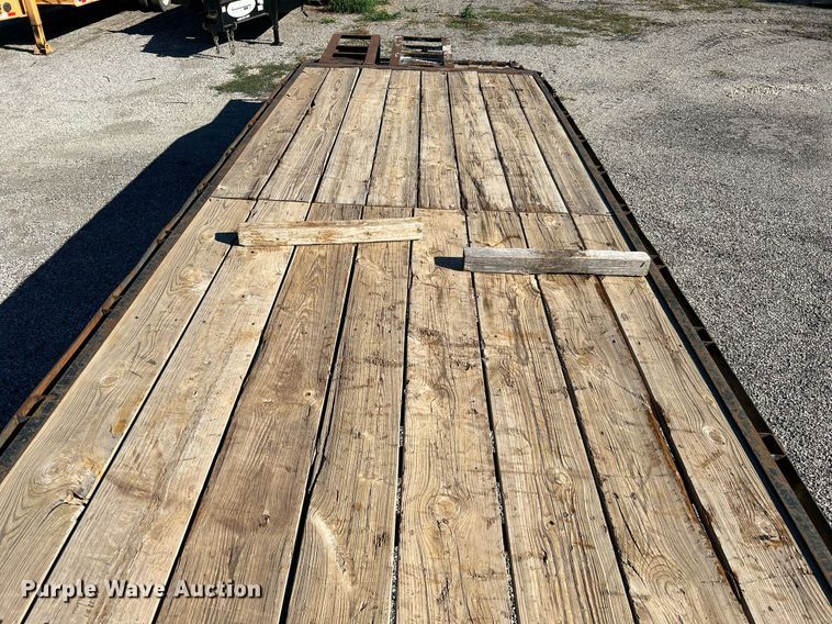 image for item DQ2246 1990 Gooseneck  equipment trailer