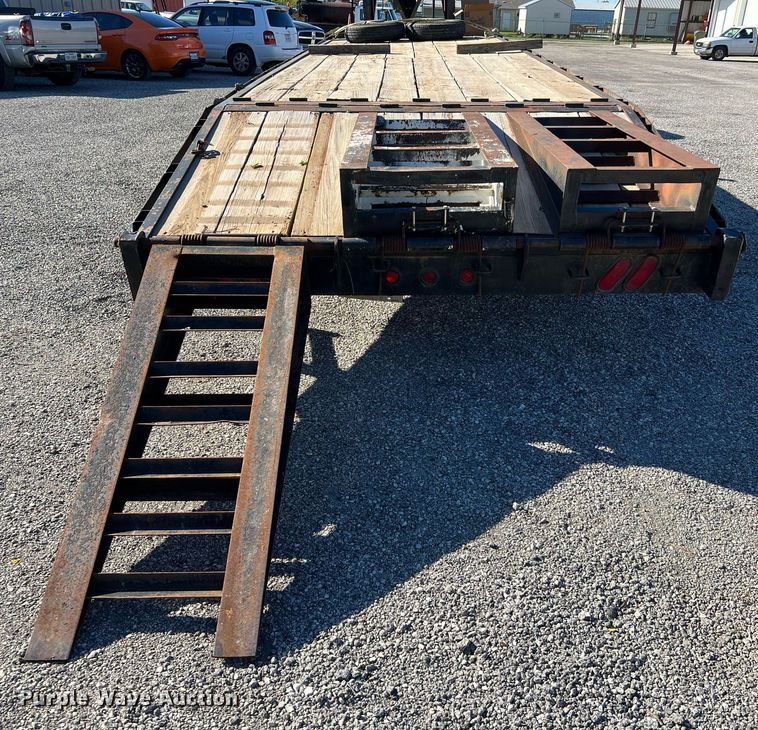image for item DQ2246 1990 Gooseneck  equipment trailer