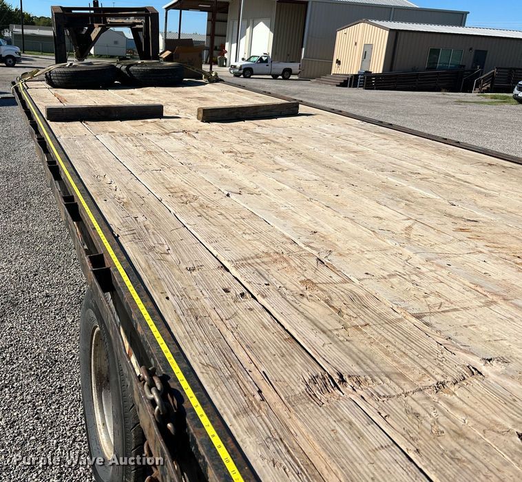 image for item DQ2246 1990 Gooseneck  equipment trailer