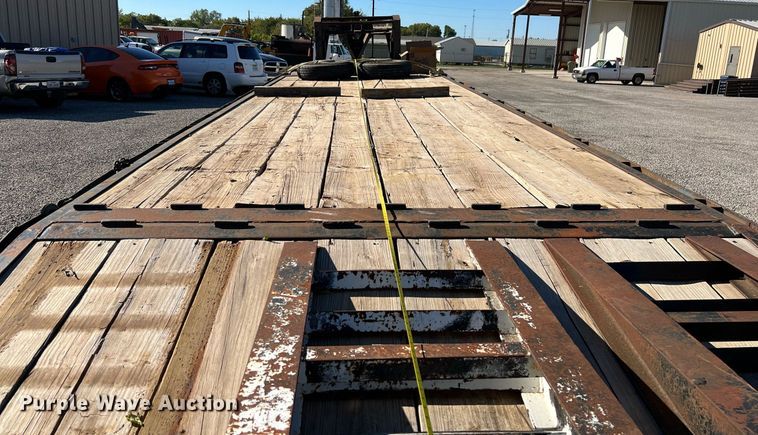 image for item DQ2246 1990 Gooseneck  equipment trailer