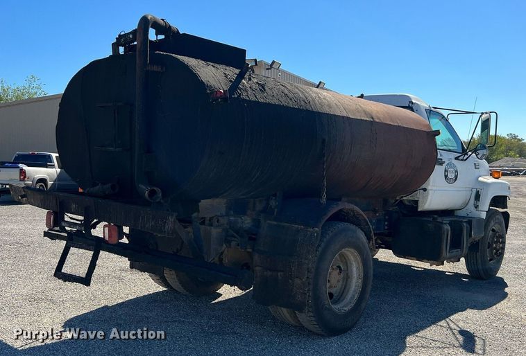 image for item DQ2248 1999 GMC C8500  oil distributor truck