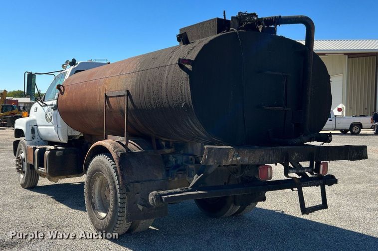 image for item DQ2248 1999 GMC C8500  oil distributor truck