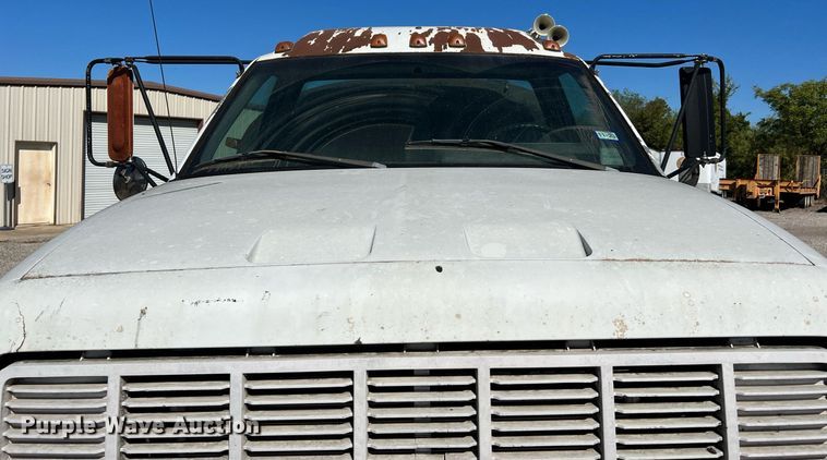 image for item DQ2248 1999 GMC C8500  oil distributor truck