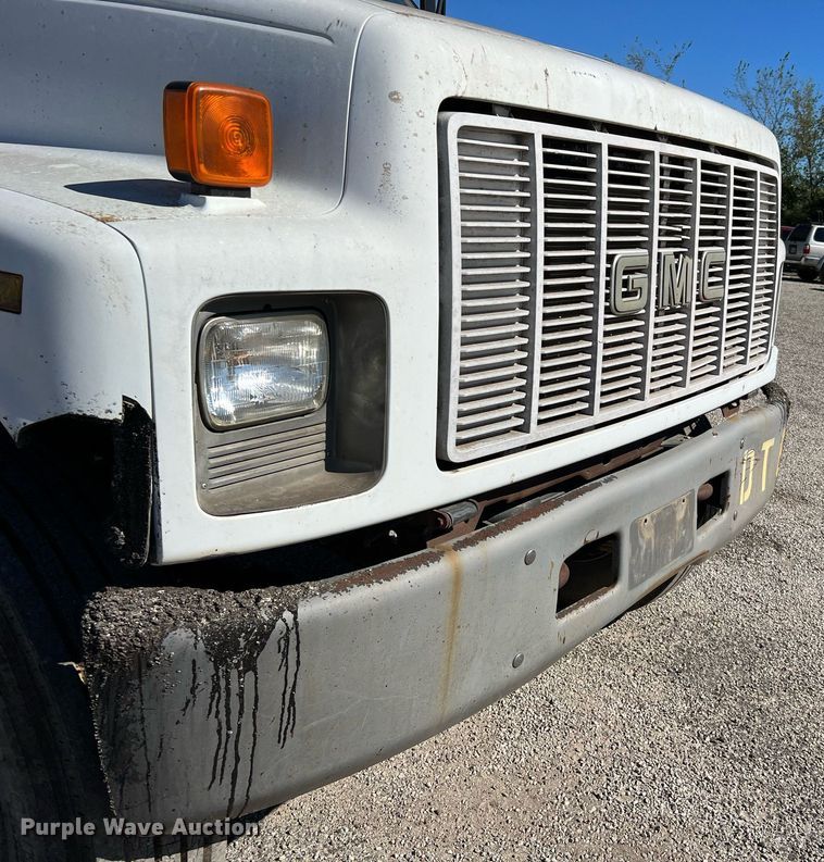 image for item DQ2248 1999 GMC C8500  oil distributor truck