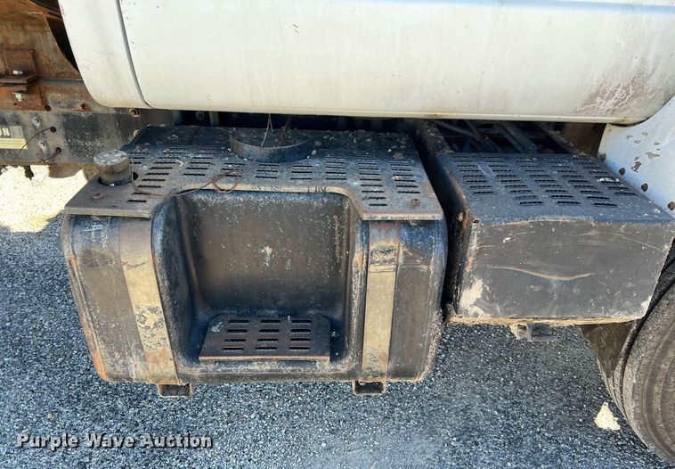 image for item DQ2248 1999 GMC C8500  oil distributor truck