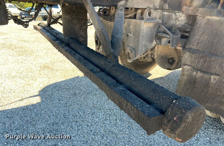 image for item DQ2248 1999 GMC C8500  oil distributor truck